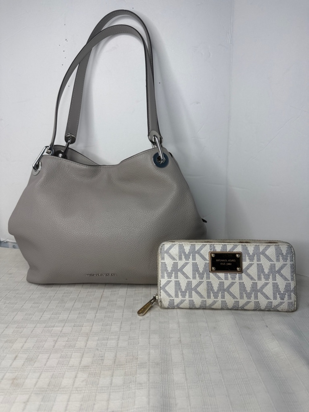 Michael Kors Raven Large Pebbled Leather Tote, Pearl Grey Bag /Wallet set.